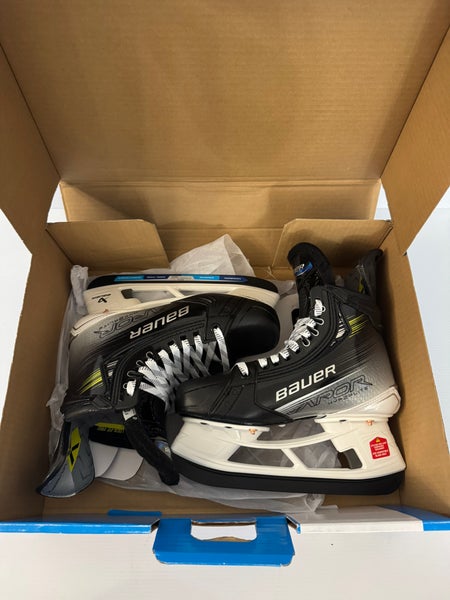 New Bauer Vapor Hyperlite 2 Hockey Skates Size 4.5 Fit 3