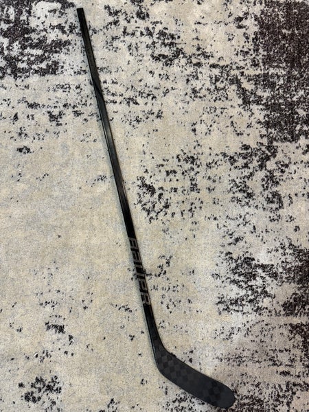 Used Senior Used Bauer Vapor Hyperlite 2 Left Hand P28M Pro Stock