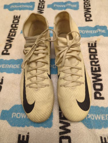 Yellow Men's Size M 9.5 (W 10.5) Nike Mercurial Superfly Cleats (Used)