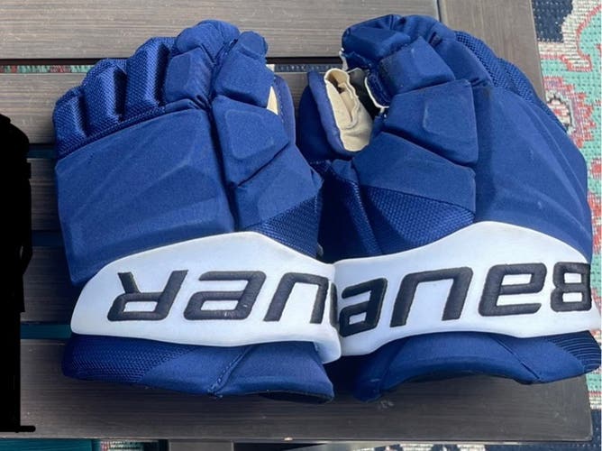 TAMPA BAY LIGHTNING BAUER HYPERLITE GLOVES 13" PRO STOCK MOTTE