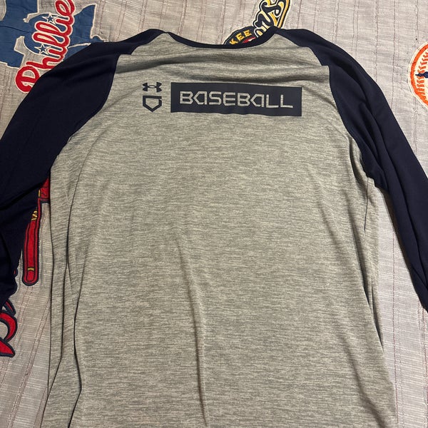Medium Men's Under Armour Shirt (Used)