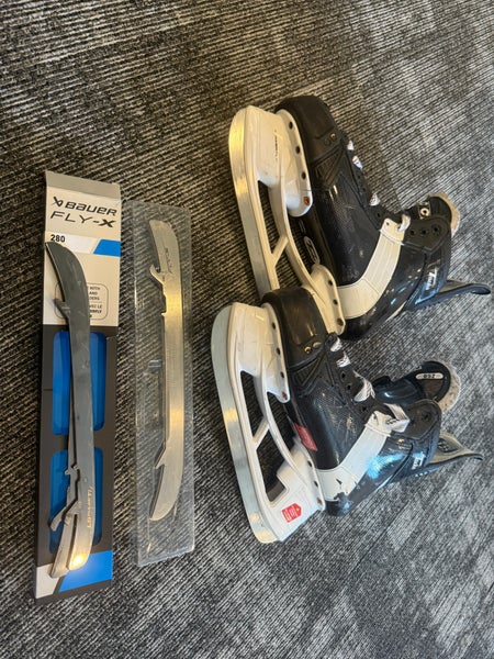 Senior Tacks 652 skates with 3 blades