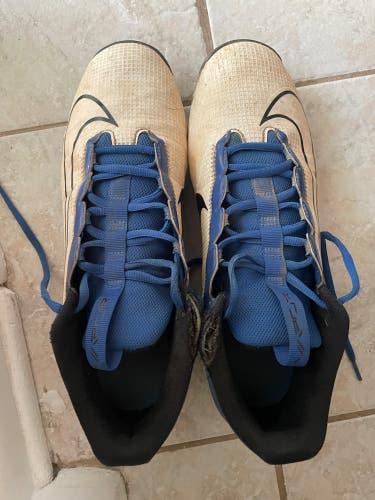 Men's Size M 11.0 (W 12.0) Nike (Used)