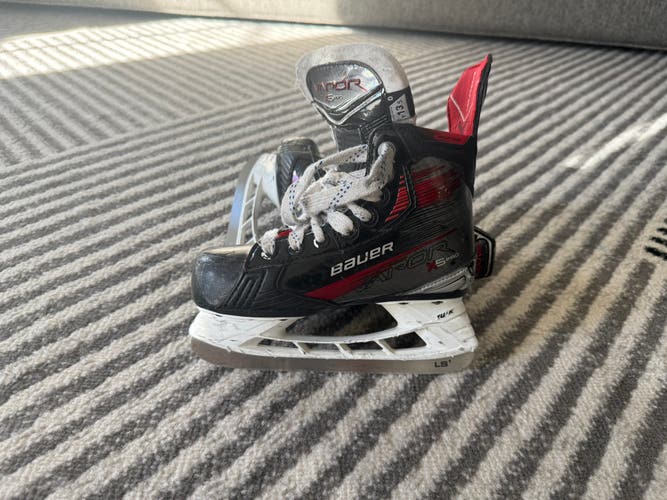 2024 Bauer Vapor 5x pro Hockey Skates 13.5 (Used)