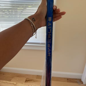 Intermediate Bauer Vapor Hyperlite 2 Right Handed Hockey Stick Pro Stock (New)
