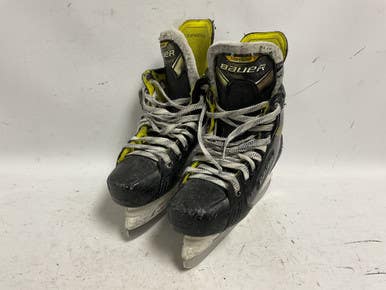 Used Bauer SUPREME 3S Intermediate Hockey Skate Intermediate 5.5 11855-S000188160