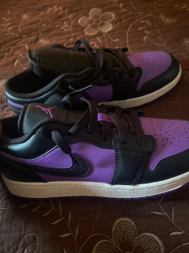 Purple Men's Youth Size M 7.0 (W 8.0) Air Jordan Jordan 1 Low Shoes (Used)