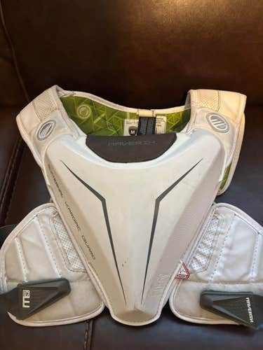 Medium Adult Maverik M5 Speed Pad Shoulder Pads (Used)