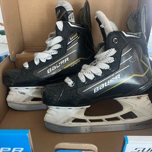 Bauer S24 Supreme Comp (SMU) Hockey Skates Size 4.5 (Used) with extra blades