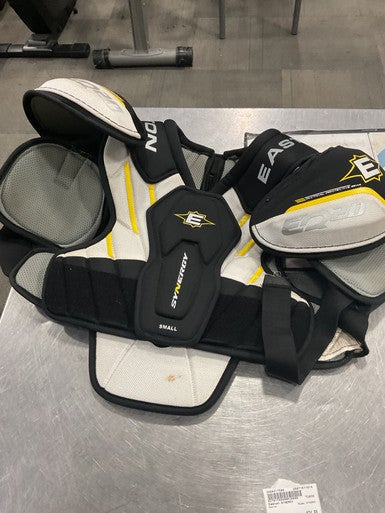 Used Easton SYNERGY Senior Shoulder Pads SM 11614-S000217586