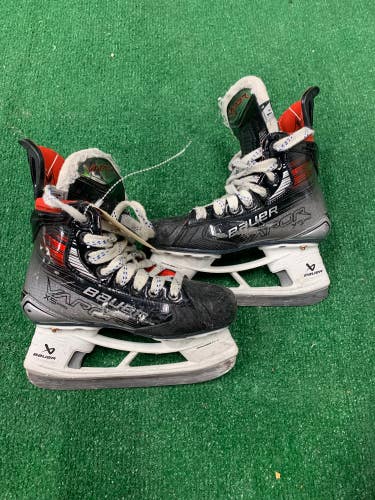 Junior Bauer Vapor X5 Pro Hockey Skates Regular Width Size 1.5 (Used)