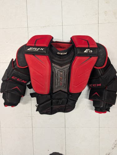Medium CCM Extreme Flex Shield E1.9 Goalie Chest Protector (Used)