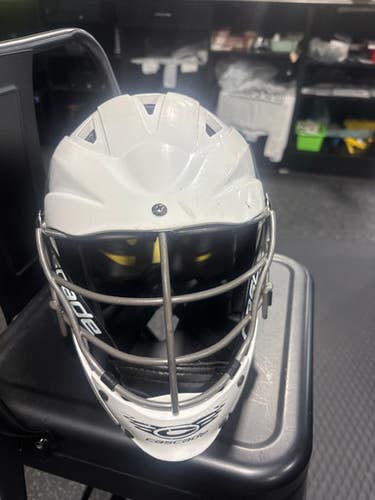Used Cascade CS-R Lacrosse Helmet White Fits all 11825-S000033398