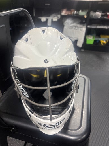 Used Cascade CS-R Lacrosse Helmet White Fits all 11825-S000033398