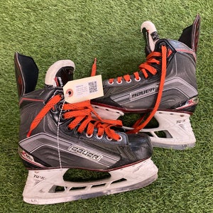 Junior Bauer Vapor X700 Hockey Skates Regular Width Size 5 (Used)