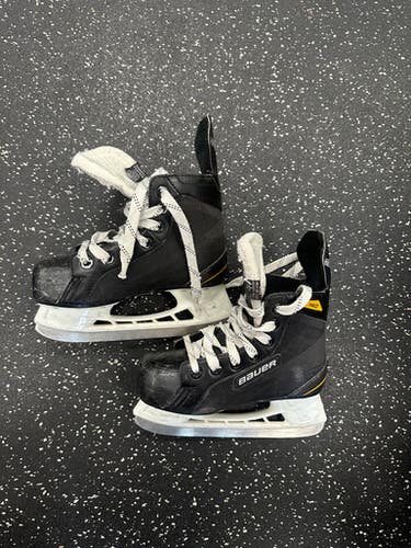Used Bauer SUPREME 140 Youth Hockey Skate Youth 13.0 11849-S000029807