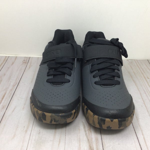 Giro Men’s Chamber II Dual Clip Cycling Sneaker Gray Size 9.5 (Used)