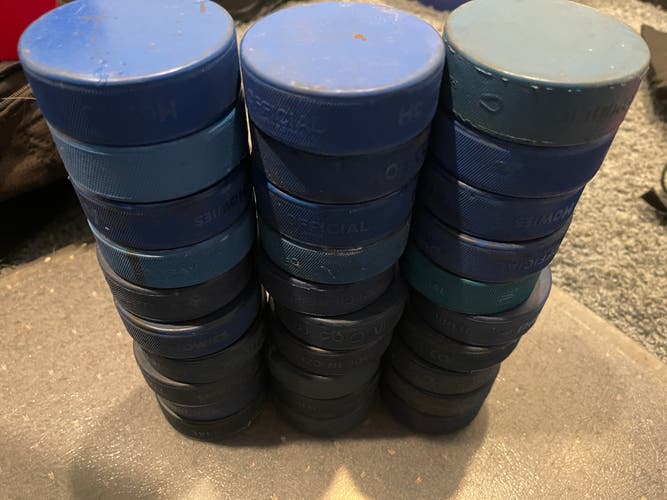 (Used) - Assorted Box of 4 oz. - Blue Mite Hockey Pucks (30 Pucks)