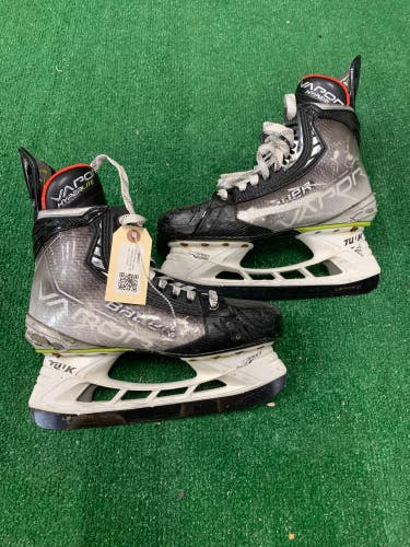 Senior Bauer Vapor Hyperlite Hockey Skates 7.5 (Used)