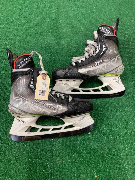 Senior Bauer Vapor Hyperlite Hockey Skates 7.5 (Used)