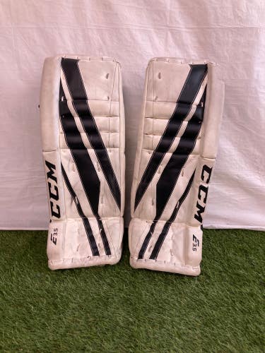 White 22" Youth CCM Extreme Flex E3.5 Goalie Leg Pads (Used)