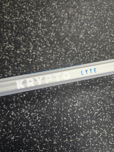 Used Warrior KRYPTO LYTE Mens Atk/Mid LAX Shaft Grey 11849-S000027451