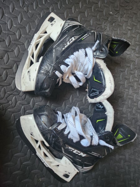 CCM RibCor Hockey Skates Regular Width Size 2.5 (Used)