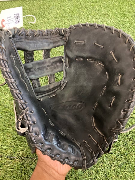 Black Wilson A2000 RH First Base Baseball Glove 12.5" (Used)