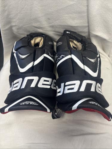 Senior size 15 inch Bauer vapor X 7.0 ice hockey player gloves. Excellent Cond.