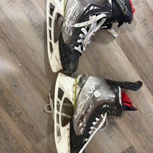 Bauer Vapor Hyperlite Hockey Skates Regular Width  Pro Stock 8.5 (Used)