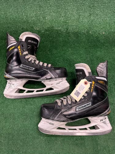 Senior Bauer Supreme Matrix Hockey Skates Extra Wide Width 8.5 (Used)