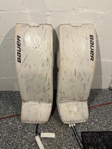 Medium 2020 Bauer Ultrasonic Goalie Leg Pads (Used)