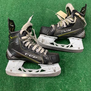 Intermediate CCM Tacks 9070 Hockey Skates Regular Width Size 4.5 (Used)