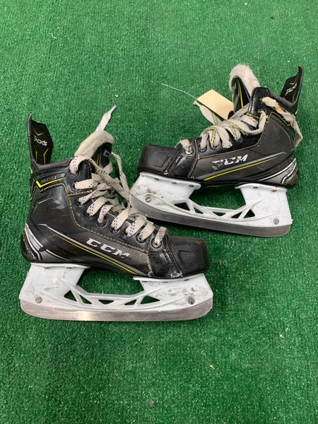 Intermediate CCM Tacks 9070 Hockey Skates Regular Width Size 4.5 (Used)