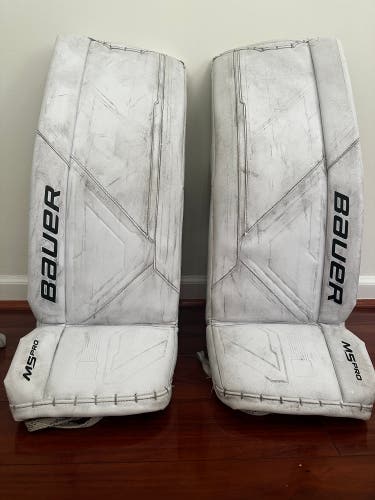 Bauer Supreme M5 Pro Goalie Leg Pads Intermediate medium (31") Used)