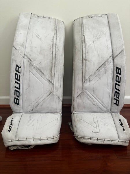 Bauer Supreme M5 Pro Goalie Leg Pads Intermediate medium (31") Used)