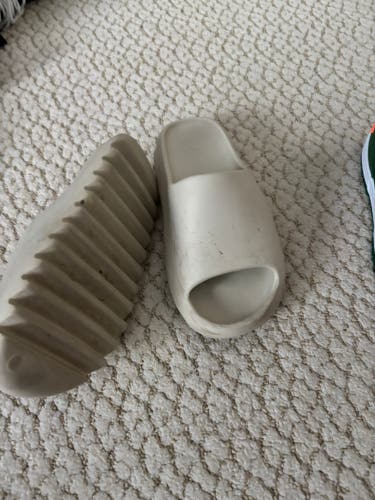 Yeezy Slides Used 10.5