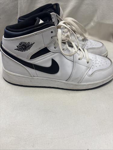 Adult Size 7Y Nike Air Jordan Basketball Sneakers