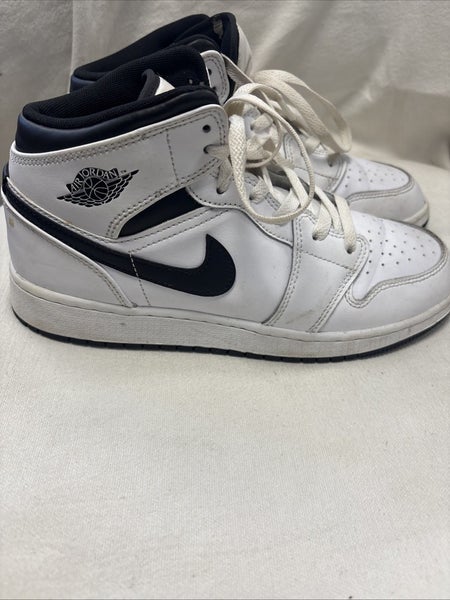 Adult Size 7Y Nike Air Jordan Basketball Sneakers