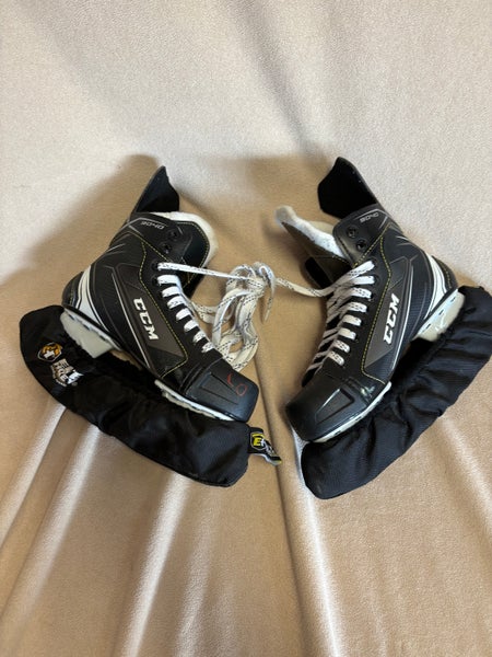 CCM Tacks 9040 Hockey Skates Size 5 (Used)