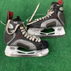 Senior Easton Synergy 900 Hockey Skates Extra Wide Width 8.5 (Used)