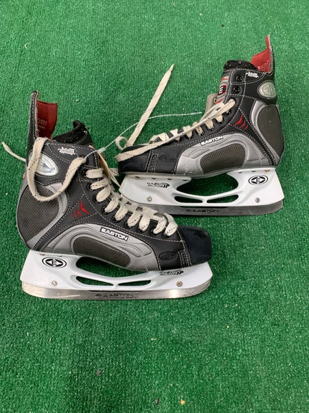 Senior Easton Synergy 900 Hockey Skates Extra Wide Width 8.5 (Used)