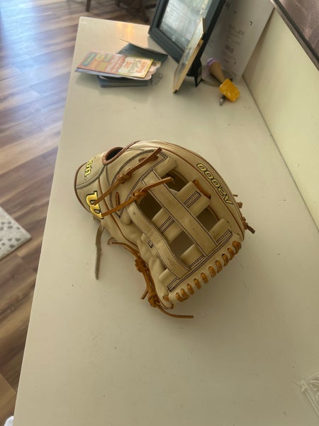 2022 Wilson RH Outfield A2000 Baseball Glove 12.75" (Used)
