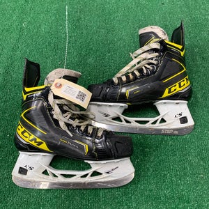 Intermediate CCM Super Tacks 9380 Hockey Skates Regular Width Size 4 (Used)