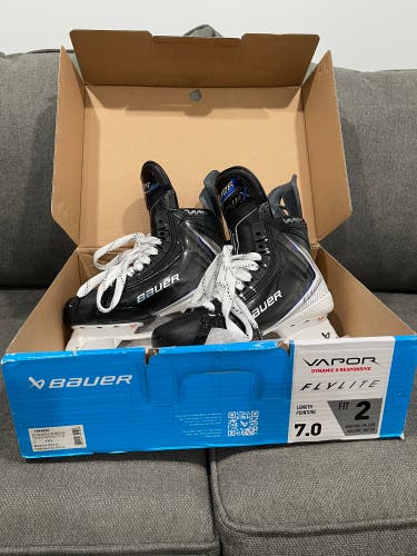 Bauer Vapor Flylite Hockey Skates  7 (Used)