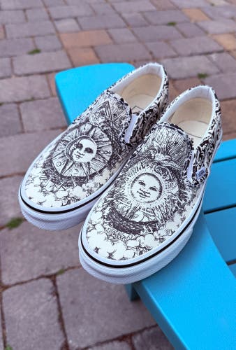 Women's Vans x "Ouroboros" Slip On Sneakers US Size 8 Excellent Condition No Box