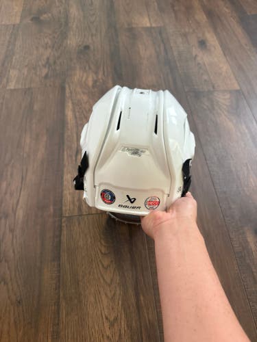 Medium Bauer Re-Akt 85 Helmet (Used)