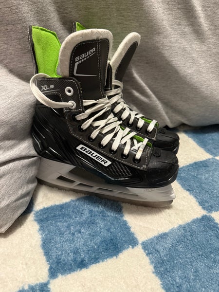 Bauer Hockey Skates Size 4 (Used)
