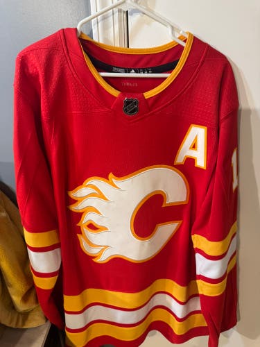 Calgary Flames Adidas Matthew Tkachuk Jersey (size 55 Never Worn)