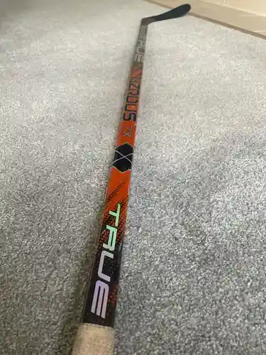 Senior True Hzrdus 7X Right Hand Hockey Stick (Used)